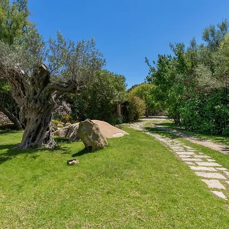 Roccia Villa *
